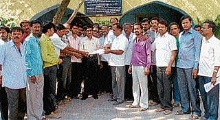 ಚಿನ್ನದ ಮೇಲಿನ ತೆರಿಗೆ ಇಳಿಸಲು ಆಗ್ರಹ