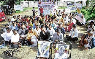 ಹಾಸನ: ಭೂಮಿ ಕಬಳಿಕೆ ವಿರುದ್ಧ ಧರಣಿ