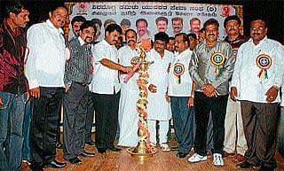 ಸಂಕುಚಿತ ಭಾವನೆಯಿಂದ ಹೊರಬನ್ನಿ