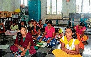 ಶಿಕ್ಷಕರಿಲ್ಲದ ಕಸ್ತೂರ್ಬಾ ವಸತಿ ಶಾಲೆ