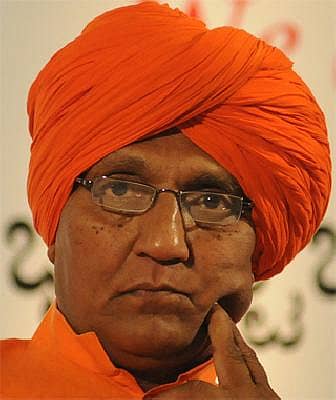 ವ್ಯಕ್ತಿ: ಸಮಾಜಮುಖಿ ಕಾವಿಧಾರಿ