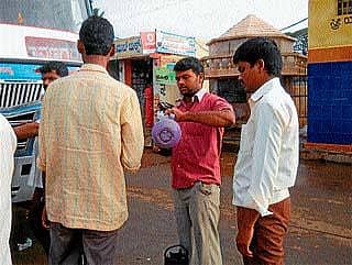 ವಿದ್ಯಾರ್ಥಿಯ ಕೈಹಿಡಿದ ಕಾಫಿ-ಟೀ ಮಾರಾಟ