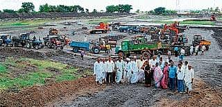ಕೆರೆ ಅಭಿವೃದ್ಧಿಗೆ ಕೈ ಜೋಡಿಸಿದ ರೈತರು