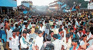 ದೇವರಗುಡ್ಡದಲ್ಲಿ ಮಾರ್ದನಿಸಿದ ಹೊಡೆದಾಟ