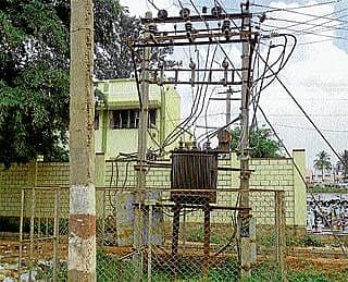 ಬಗೆಹರಿಯದ ವಿದ್ಯುತ್ ಸಮಸ್ಯೆ: ಜನರು ಕಂಗಾಲು, ರೈತರ ಆತಂಕ