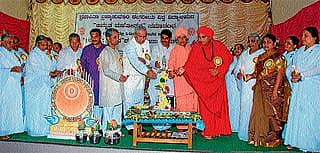 ಮಾನವೀಯ ಮೌಲ್ಯ ಅಳವಡಿಸಿಕೊಳ್ಳಲು ಸಲಹೆ