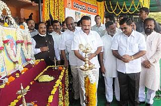 ಕ್ರೀಡಾಂಗಣಕ್ಕೆ ರೂ 10 ಕೋಟಿ: ಸಿಎಂ