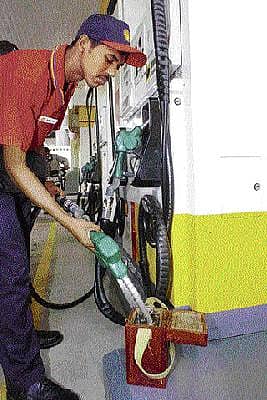 ತೈಲ ಬೆಲೆ ಏರಿಕೆ; ಲಾಭ ಗಳಿಕೆ ಹುನ್ನಾರ?