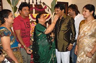 ಅಮ್ಮನ ಅಂಗಳದಲ್ಲಿ ಹಾರೈಕೆಗಳ ಸುರಿಮಳೆ...