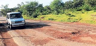 ಹೆದ್ದಾರಿ ಪ್ರಯಾಣ ಕಷ್ಟ ಕಷ್ಟ...