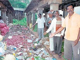 ಕಾಣದ ಸೌಕರ್ಯ: ಸೊರಗಿದ ಸಂತೆ ಮೈದಾನ