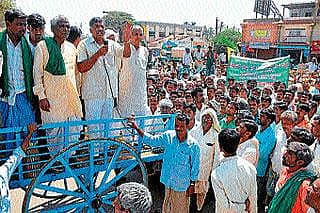 ಪ್ರಾಣ ಬಿಟ್ಟರೂ ಭೂಮಿ ಬಿಡೆವು