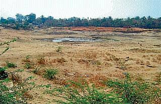 ಕೆರೆ ಕಟ್ಟೆ ಮಾಯ...ನೀರೂ ಮಾಯ...