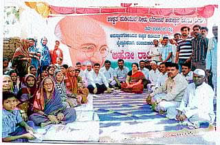 ನೀರಿಗಾಗಿ ಮುಂದುವರಿದ ಸತ್ಯಾಗ್ರಹ