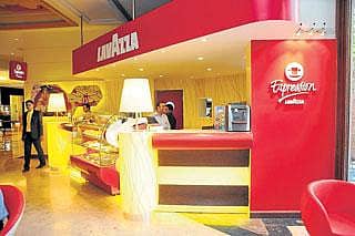 ಲೀಲಾ ಮಡಿಲಲ್ಲಿ ಲವಾಜ್ಹ ಖದರ್