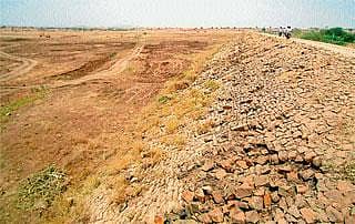 ದೊರೆ ಮನೆಗೆ ಬಂದರೂ ತಪ್ಪದ ನೀರಿನ ಬವಣೆ