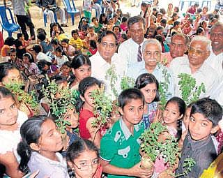 ವಿಶ್ವ ಭೂಮಿ ದಿನಾಚರಣೆ:ಭೂಮಿ ರಕ್ಷಣೆ ಜಾಗೃತಿ ಅಭಿಯಾನ