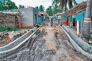 ಹದಗೆಟ್ಟ ರಸ್ತೆ: ಸುಗಮ ಸಂಚಾರಕ್ಕೆ ಸಂಚಕಾರ