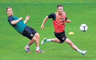 ಇಂದಿನಿಂದ ಯೂರೊ ಫುಟ್ಬಾಲ್ : ಪೋಲೆಂಡ್, ಗ್ರೀಸ್ ಹಣಾಹಣಿ