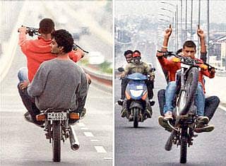 ಡ್ರ್ಯಾಗ್ ರೇಸ್ ಸಲ್ಲ...