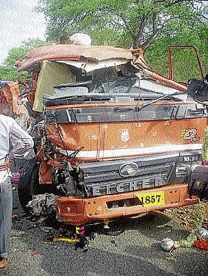 ಮೂವರು ಭಕ್ತರ ಸಾವು; 19 ಮಂದಿಗೆ ಗಾಯ