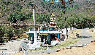 ಜೀರ್ಣೋದ್ಧಾರ ಕಾಣದ  ಕೊಂಗಳ್ಳಿ ಬೆಟ್ಟದ ದೇಗುಲ
