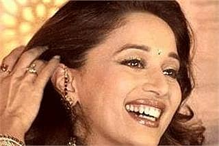 ವರುಣ ದೇವತೆಗೆ ಮಾಧುರಿ ದೀಕ್ಷಿತ್ ಪ್ರಾರ್ಥನೆ: ಛಕ್ ಧುಮ್ ಧುಮ್ ಹಾಡು