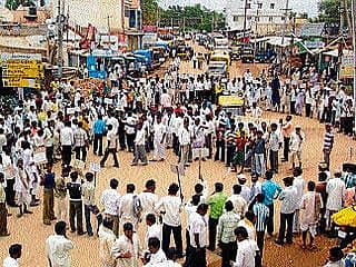 ಪರಿಶಿಷ್ಟರ ಪಟ್ಟಿಯಿಂದ ಲಂಬಾಣಿ, ಭೋವಿ ಕೈಬಿಡಲು ಆಗ್ರಹ :ದಲಿತರ ಬೃಹತ್ ಪ್ರತಿಭಟನೆ