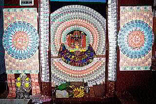 ಚಾಮುಂಡೇಶ್ವರಿಗೆ ನೋಟುಗಳ ಅಲಂಕಾರ!