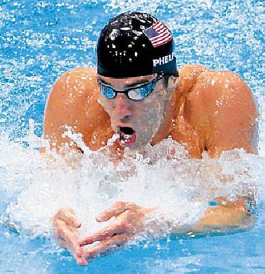 ಈಜು ನಿಲ್ಲಿಸಿದ ಚಿನ್ನದ ಮೀನು