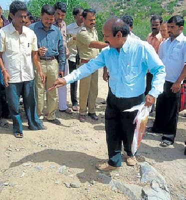 ಮಸ್ಕಿ: ತಜ್ಞರಿಂದ ಮಾನವ ಅಸ್ಥಿಪಂಜರ ಪರಿಶೀಲನೆ