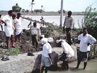 ಅನಧಿಕೃತ ಪೈಪ್ ಕೀಳಿಸಿದ ರೈತರು