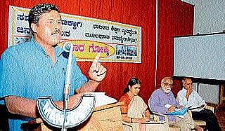 ಆಗ ಮನು, ಮೆಕಾಲೆ; ಈಗ ಮನಮೋಹನ್