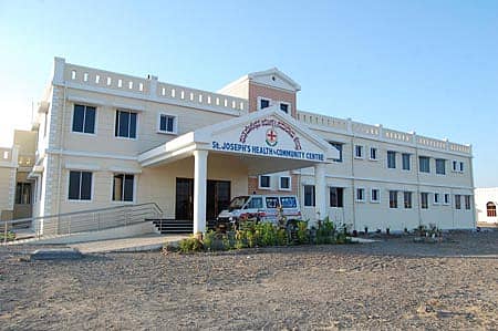 ವಿಜಾಪುರದ ಇಂಡಿ ರಸ್ತೆಯಲ್ಲಿರುವ ಏಡ್ಸ್ ರೋಗಿಗಳ ಆರೈಕೆಯ ಸಂತ ಜೋಸೆಫ್ ಆರೋಗ್ಯ ಮತ್ತು ಸಮುದಾಯ ಕೇಂದ್ರ. (