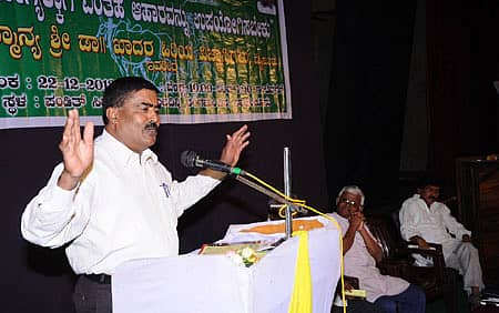 ರಾಯಚೂರಿನ ಪಂಡಿತ ಸಿದ್ದರಾಮ ಜಂಬಲದಿನ್ನಿ ರಂಗಮಂದಿರದಲ್ಲಿ ಭಾನುವಾರ ನಡೆದ ‘ಆರೋಗ್ಯಕ್ಕಾಗಿ ಎಂತಹ ಆಹಾರ ಉಪಯೋಗಿಸಬೇಕು’ ಎಂಬ ವಿಷಯ ಕುರಿತ ಉಪನ್ಯಾಸ ಕಾರ್ಯಕ್ರಮದಲ್ಲಿ ಜಿಲ್ಲಾಧಿಕಾರಿ ಎಸ್.ಎನ್ ನಾಗರಾಜು ಮಾತನಾಡಿದರು