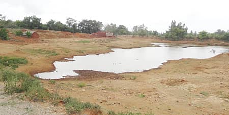 ತಿ.ನರಸೀಪುರ ಸಮೀಪದ ಈಶ್ವರಗೌಡನಹಳ್ಳಿ ಗ್ರಾಮದ ಕೆರೆಯಲ್ಲಿ ಸಂಗ್ರಹವಾಗಿರುವ ಅತ್ಯಲ್ಪ ನೀರು.