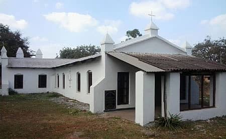 ಬೀದರ್ ನಗರದ ಮಂಗಲಪೇಟ್ನಲ್ಲಿ ಇರುವ, ನೂರು ವರ್ಷಗಳ ಇತಿಹಾಸ ಹೊಂದಿರುವ ರಾಸ್ ಮೆಮೋರಿಯಲ್ ಚರ್ಚ್