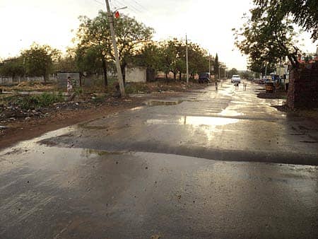 ಕೊಲ್ಹಾರದಲ್ಲಿ ಬುಧವಾರ ಸಂಜೆ ಬೇಸಿಗೆಯಲ್ಲೂ ಧಾರಾಕಾರ ಮಳೆ ಸುರಿದು ತಂಪಾದ ವಾತಾವರಣ ಕಂಡು ಬಂದ ದೃಶ್ಯ.