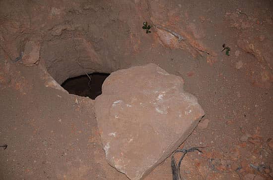 ಕೆಂಜೂರು ಗ್ರಾಮದ ಕುಕ್ಕುಂಜೆ ಬೈಲಿನಲ್ಲಿ ಬೃಹತ್ ಶಿಲಾಯುಗದ ಗೋರಿ ಪತ್ತೆಯಾಗಿರುವುದು. (ಬ್ರಹ್ಮಾವರ ಚಿತ್ರ)