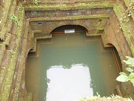 ಗೋಲಬಾವಿ ಭರ್ತಿ: ವರ್ಷದೊಳಗೆ ಕುಸಿದ ತಡೆಗೋಡೆ