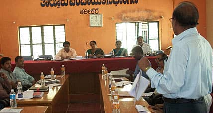 ತರೀಕೆರೆ ತಾಲ್ಲೂಕು ಪಂಚಾಯಿತಿ ಕೆಡಿಪಿ ಸಭೆ ತಾಲ್ಲೂಕು ಪಂಚಾಯಿತಿ ಅಧ್ಯಕ್ಷೆ ಶಕುಂತಲ ನಾಗರಾಜ್ ರವರ ಅಧ್ಯಕ್ಷತೆಯಲ್ಲಿ ನಡೆಯಿತು.