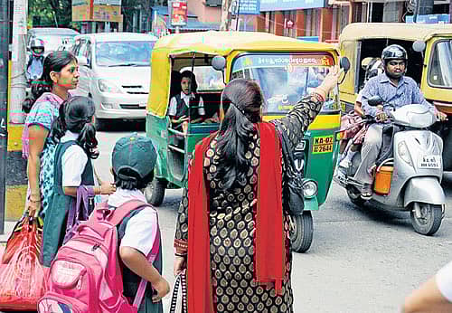 ವಿದ್ಯಾರ್ಥಿಗಳ ಪರದಾಟ: ಹೆಚ್ಚಿದ ಪೋಷಕರ ಆತಂಕ
