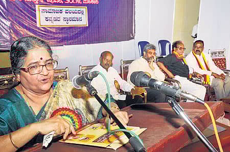 ‘ಸಾಮಾಜಿಕ ವಲಯದಲ್ಲಿ ಕನ್ನಡದ ಸ್ಥಾನಮಾನ’ ಗೋಷ್ಠಿಯಲ್ಲಿ ಡಾ.ಹೇಮಲತಾ ಮಹಿಷಿ ಮಾತನಾಡಿದರು