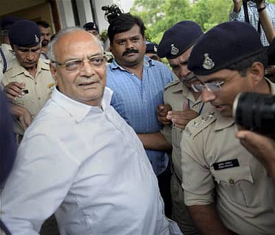 ಪೊಲೀಸ್ ವಶದಲ್ಲಿ ರಾಘವ್ಜೀ. - ಪಿಟಿಐ ಚಿತ್ರ.