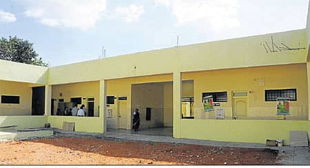 ರಾಯಚೂರಿನ ನೂತನ ಜಿಲ್ಲಾ ಸರ್ಕಾರಿ ಆಯುರ್ವೇದ ಮತ್ತು ಯುನಾನಿ ಆಸ್ಪತ್ರೆ ಕಟ್ಟಡದ ಒಳಾವರಣ