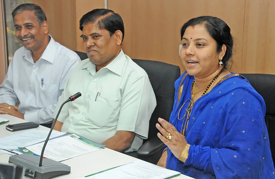 ಬೆಂಗಳೂರು ಅಂತರರಾಷ್ಟ್ರೀಯ ಚಲನಚಿತ್ರೋತ್ಸವದ ಕುರಿತು ನಗರದಲ್ಲಿ ಬುಧವಾರ ನಡೆದ ಪತ್ರಿಕಾಗೋಷ್ಠಿಯಲ್ಲಿ ಕರ್ನಾಟಕ ಚಲನಚಿತ್ರ ಅಕಾಡೆಮಿಯ ಅಧ್ಯಕ್ಷೆ ತಾರಾ ಮಾತನಾಡಿದರು. ವಾರ್ತಾ ಇಲಾಖೆಯ ನಿರ್ದೇಶಕ ಎನ್.ಆರ್. ವಿಶುಕುಮಾರ್, ಕನ್ನಡ ಮತ್ತು ಸಂಸ್ಕೃತಿ ಇಲಾಖೆಯ ಕಾರ್ಯದರ್ಶಿ ಬಸವರಾಜು ಚಿತ್ರದಲ್ಲಿದ್ದಾರೆ