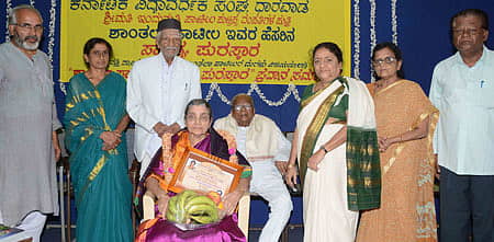 ಧಾರವಾಡದ ಕರ್ನಾಟಕ ವಿದ್ಯಾವರ್ಧಕ ಸಂಘದಲ್ಲಿ ನಡೆದ ಕಾರ್ಯಕ್ರಮದಲ್ಲಿ ಡಾ.ಸಾರಾ ಅಬೂಬಕ್ಕರ್‌ ಅವರನ್ನು ಸನ್ಮಾನಿಸಲಾಯಿತು. ಚಿತ್ರದಲ್ಲಿ ಶಂಕರ ಹಲಗತ್ತಿ, ಡಾ.ಶಾಂತಾ ಇಮ್ರಾಪುರ, ಜಿ.ಜಿ.ದೊಡ್ಡವಾಡ, ಡಾ.ಪಾಟೀಲ ಪುಟ್ಟಪ್ಪ, ಡಾ.ಮಾಲತಿ ಪಟ್ಟಣಶೆಟ್ಟಿ, ಮಂಜುಳಾ ಹಾರೋಗೊಪ್ಪ ಹಾಗೂ ಡಾ.ಡಿ.ಎಂ.ಹಿರೇಮಠ ಇದ್ದಾರೆ.