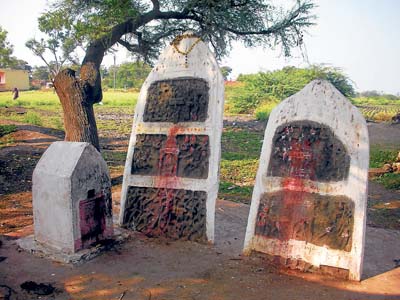 ನವಲಗುಂದದಲ್ಲಿನ ಐತಿಹಾಸಿಕ ಜೋಡಿ ಸ್ಮಾರಕಗಳು