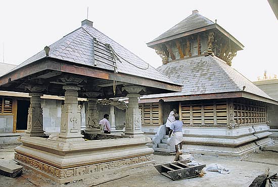 ಕುಂಜಾರುಗಿರಿಯ ಮೇಲಿರುವ ದುರ್ಗಾದೇವಾಲಯ