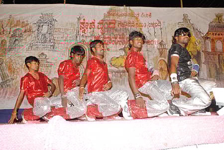 ಕೂಲಿ ನಡುವೆ ಅದ್ಭುತ ಕಲೆ!